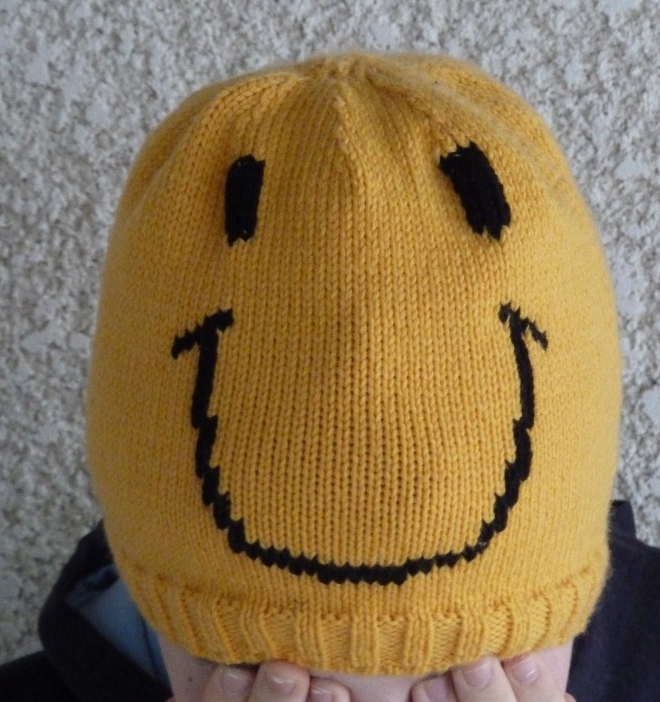 bonnet jaune rigolo  17 euros   stock : 1